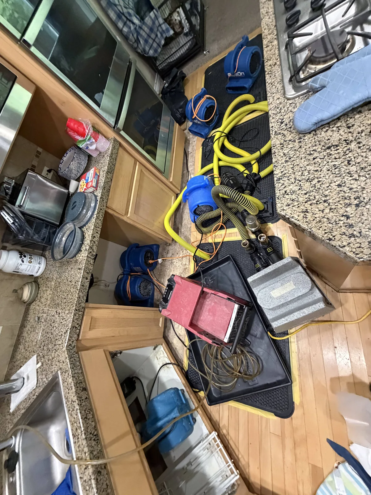 Bothell: Injectidry mats and supporting drying equipment treating the affected kitchen floor.