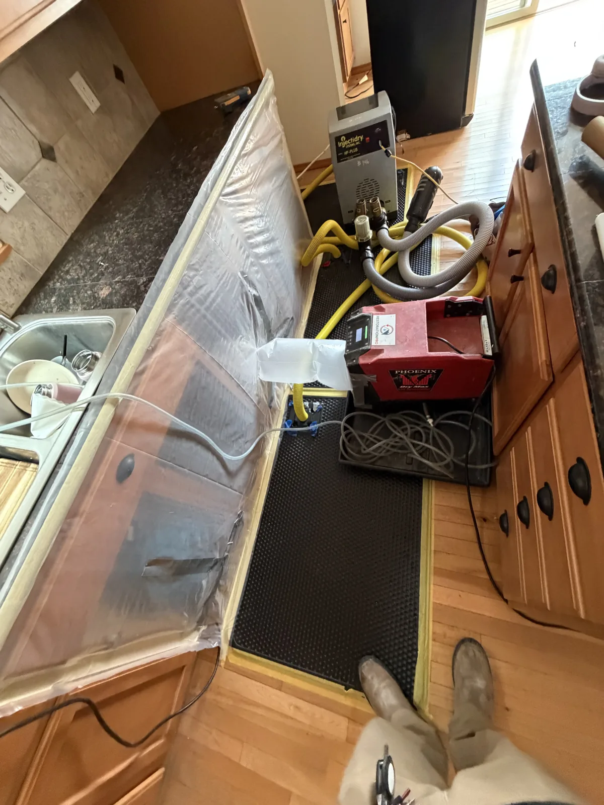 Kenmore: Floor drying mats positioned beside the dishwasher and kitchen cabinets.