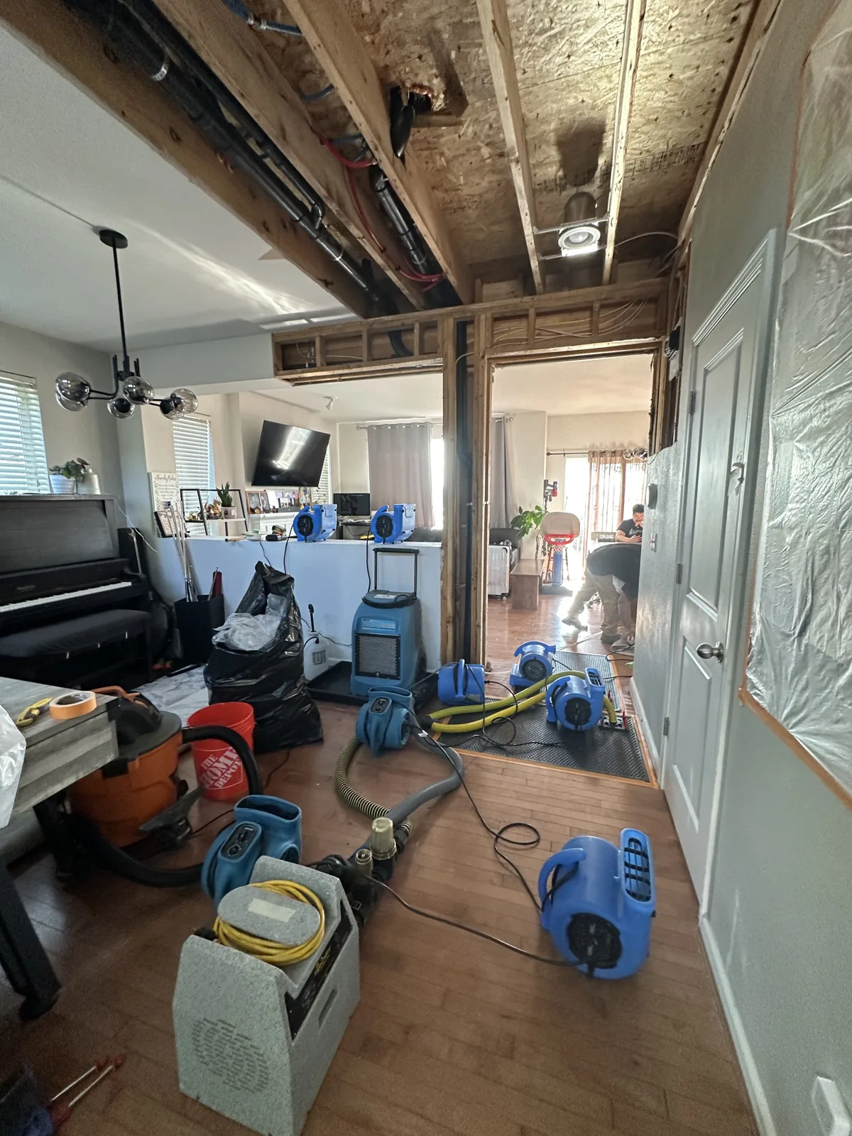 Mercer Island: Air movers and dehumidification equipment supporting structural drying.