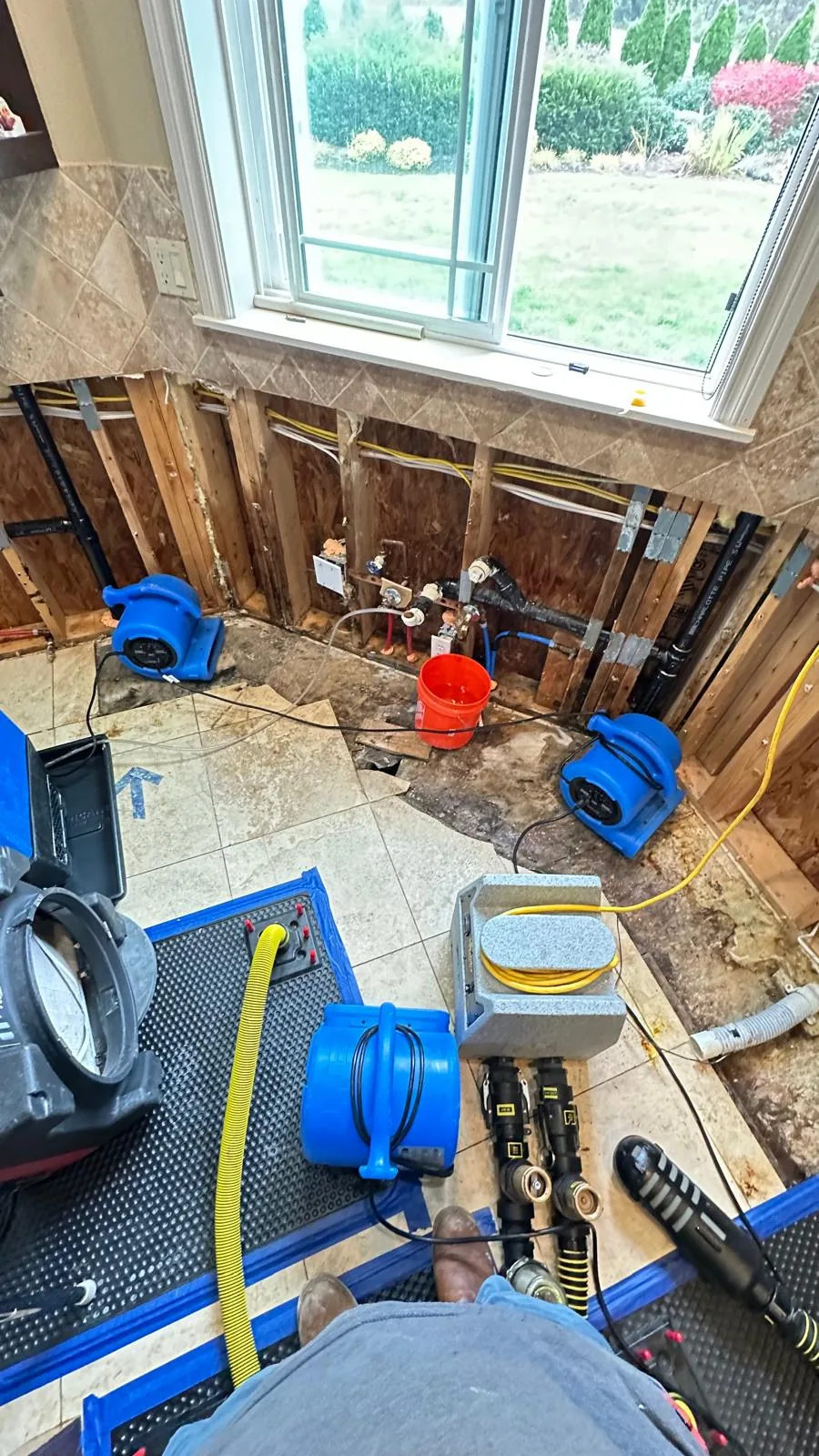 Seahurst: Drying mats and air movers treating the kitchen floor and opened wall area.
